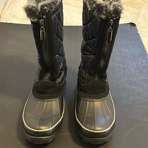 kHOMBU ANKLE BOOTS SIZE 10